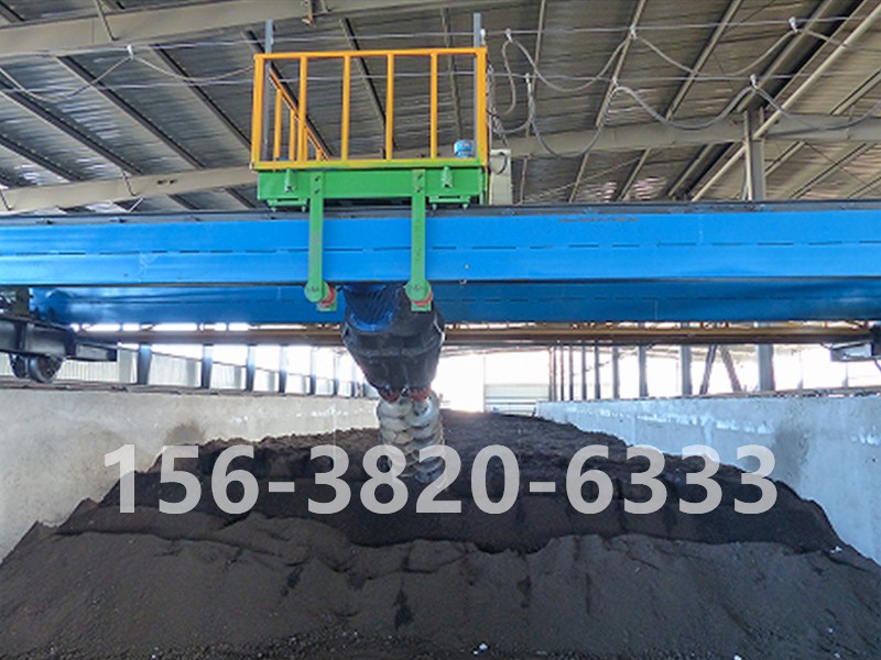 生物肥發(fā)酵螺旋翻堆生產現(xiàn)場